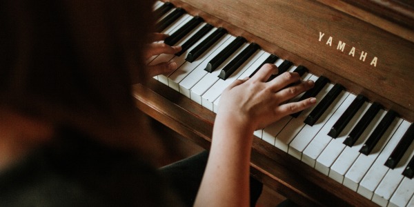 El poder de la creatividad: Composición musical con teclados de piano